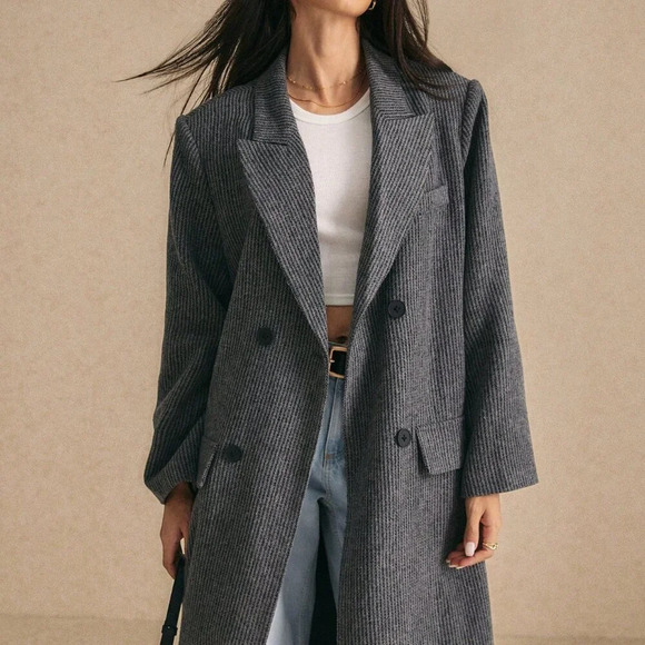 Grey Elegant Women's Extra Long Gray Suit - Picture 5 of 7